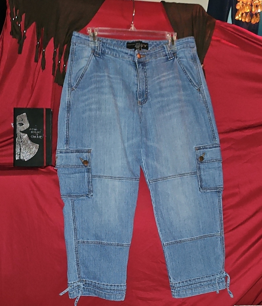 EUC Women's Venezia Blue Cargo Capris With Bottom Ties